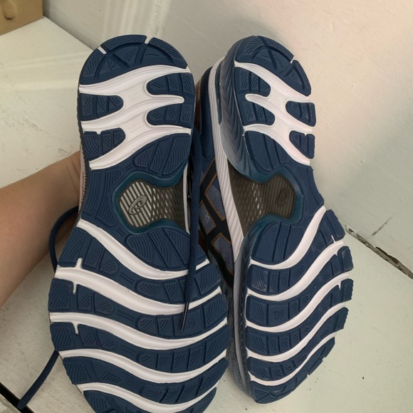 Brand-new mens ASICS Gel Nimbus running shoes, size 9 E. In original packaging. - Picture 5 of 6